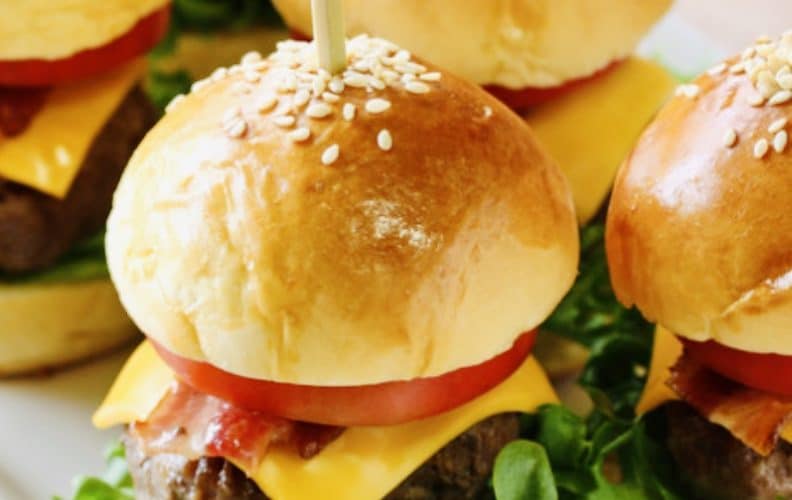 mini burger en direct cuit à la plancha